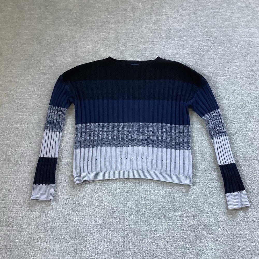 Henny & Paulie Navy/Gray Crewneck Sweater
Sz. M
